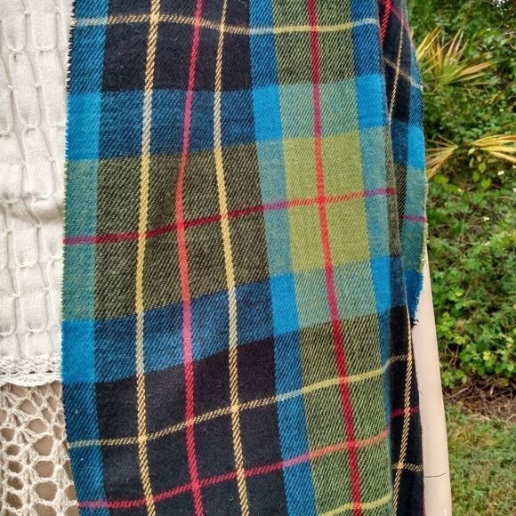 NWOT CASHMERE COLLECTION Plaid 100% Acrylic Scarf - Picture 5 of 7